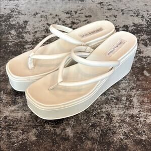 Chelsea & Violet White Leather Platform T-Strap Sandals Size 10